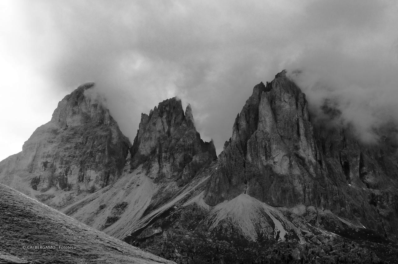 "Dolomiti-Sassolungo" - segnalato in "Bianco e Nero"