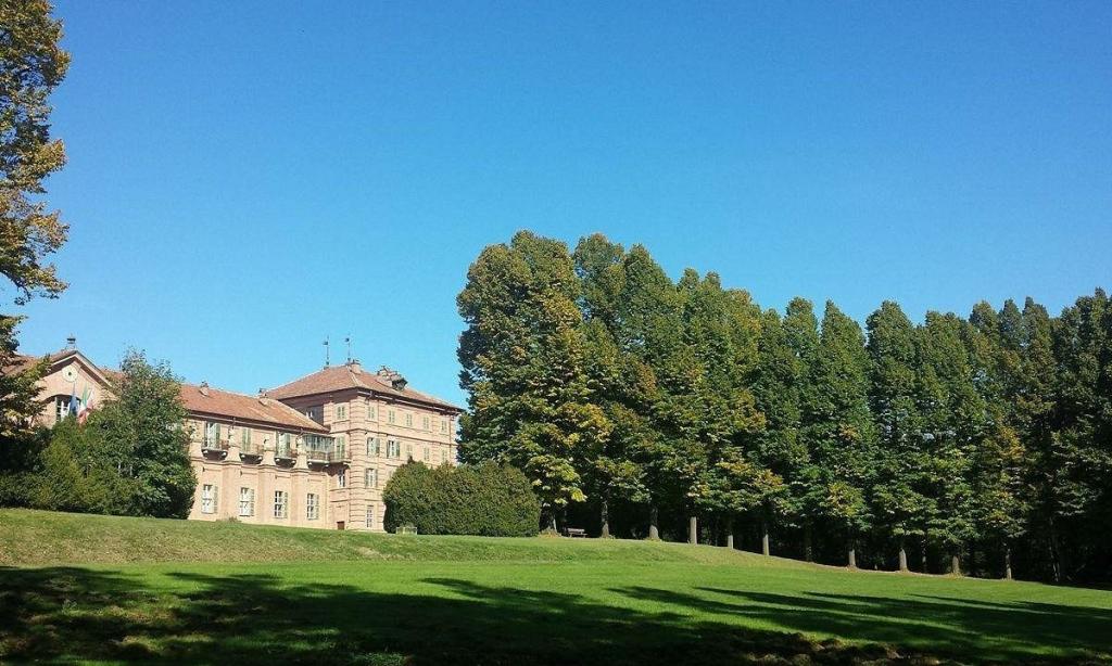 ESCURSIONE NEL PARCO DELLA MANDRIA E VISITA GUIDATA ALLA REGGIA REALE