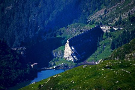 Itinerario naturalistico Antonio Curò, Passo Belviso: resti della diga del Gleno