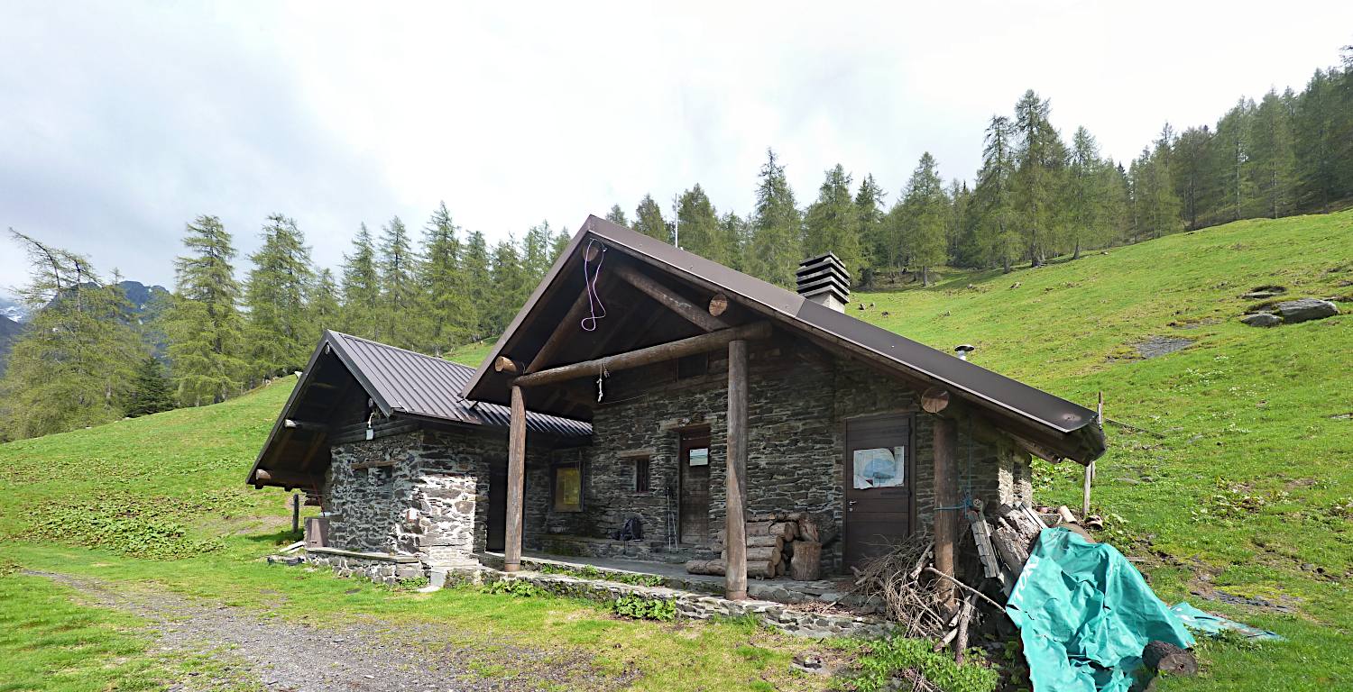 Giungendo alla Malga del Costone.