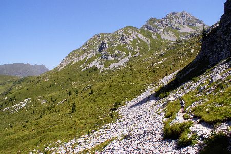 Periplo Arera: il sentiero basso che dal Passo Branchino va verso il Rifugio Capanna 2000