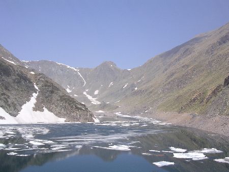 Lago e Passo d'Aviasco visti dalla diga