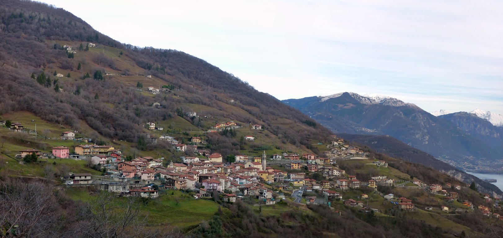 Fonteno visto dal 568 mentre sale verso il M. Creò.