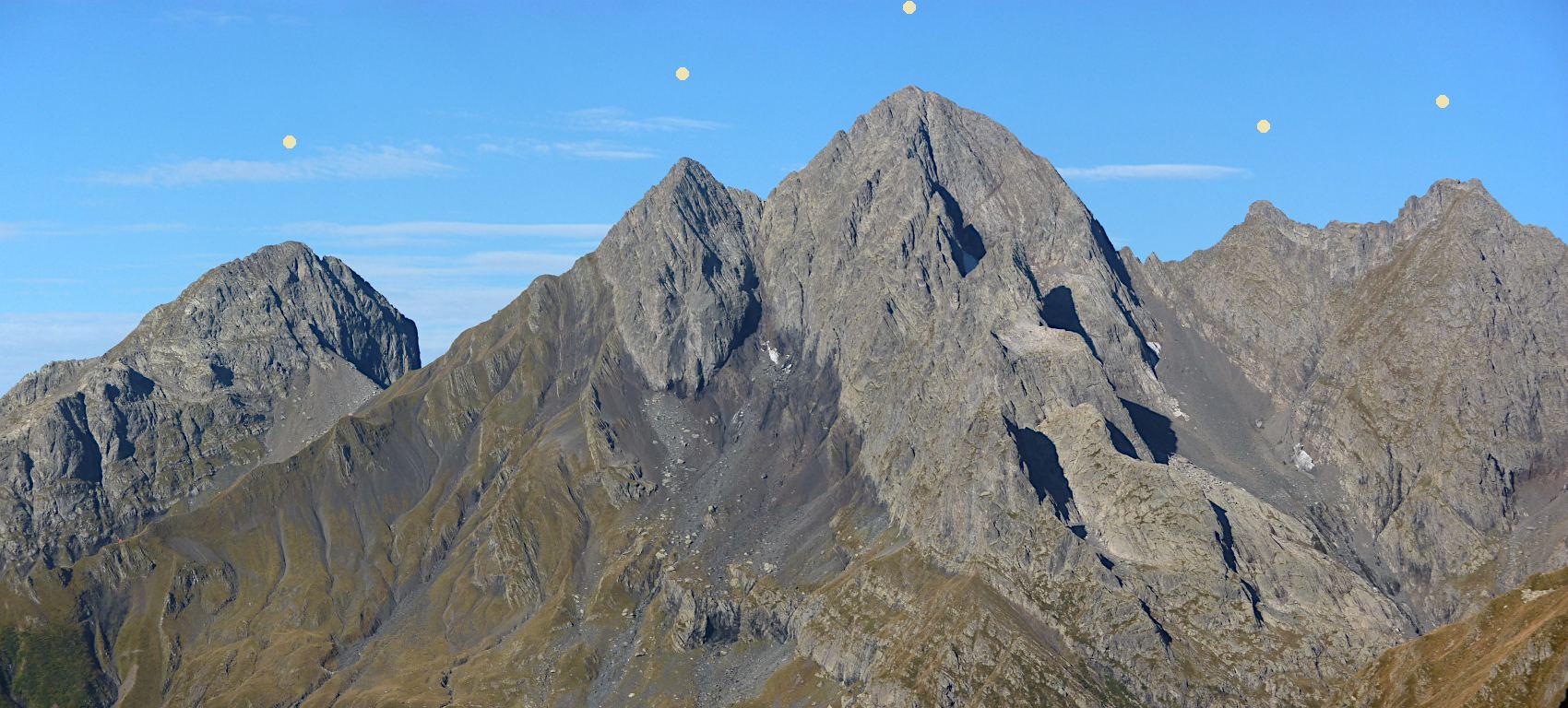 Dal rif. Brunone, da sx: P.zo Poris, Diavolino, Diavolo di Tenda, anticima e cima del P.zo dell'Omo.
