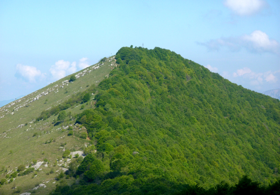 Poco oltre Il Pizzo, ecco che si può zoomare sul M. Tesoro.