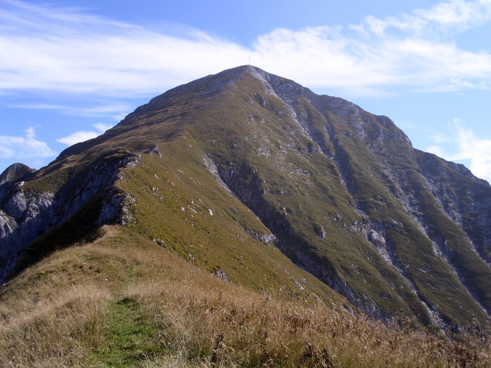 EXTRA (30', E): salire alla cresta per attaccare il Monte Cavallo (foto) da ovest