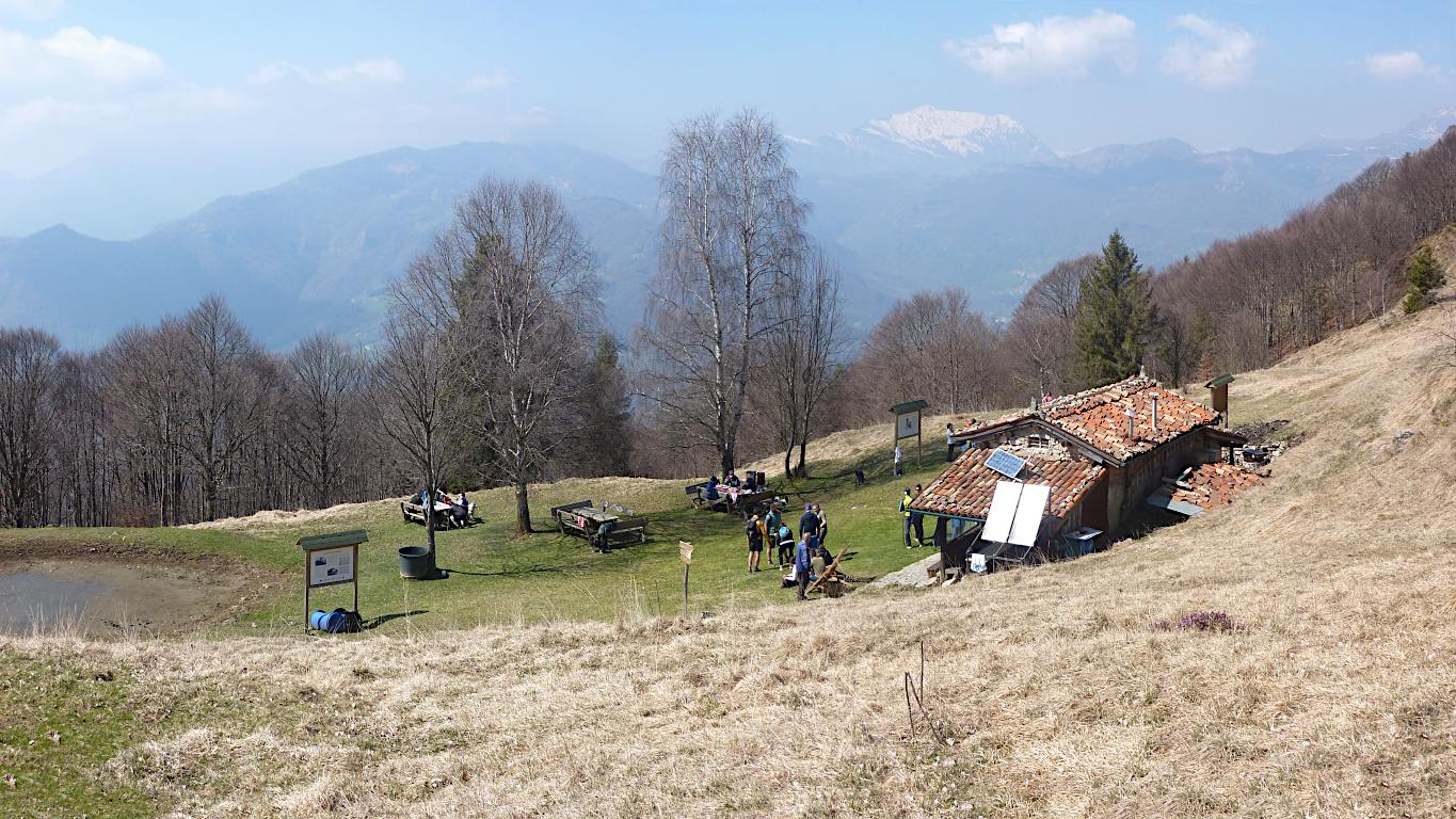 Baita Foldone a inizio primavera.