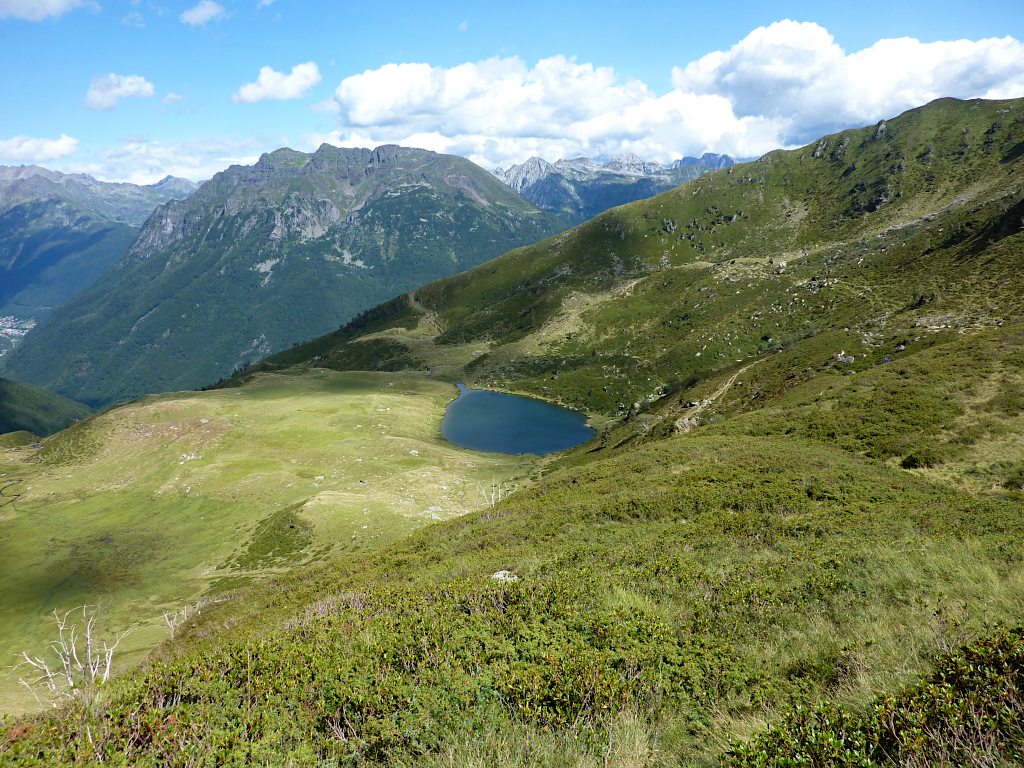 Il lago basso del Cardeto visto dalla parte alta del 233A