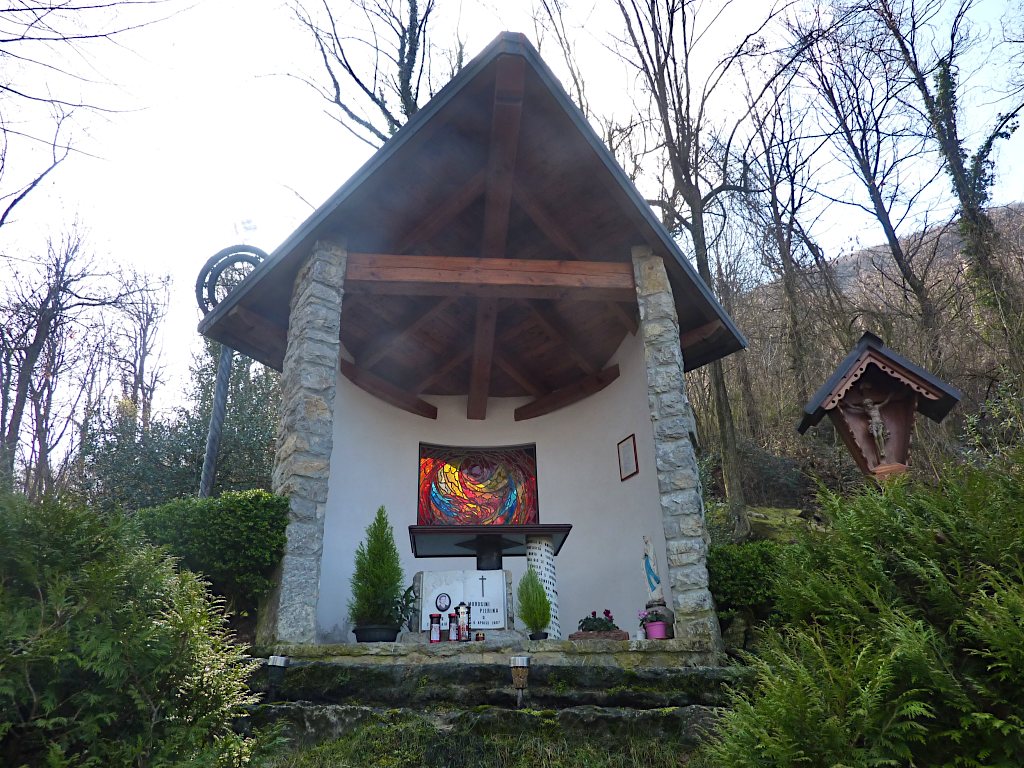 La cappella a ricordo della Beata Pierina Morosini, eretta sul luogo dell'aggressione.
