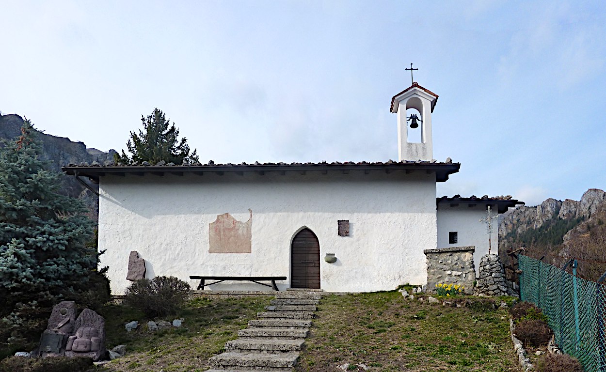 EXTRA (E, 15/30'): la chiesetta di S. Péder, agevolmente raggiungibile sia dal 317 che dal 318