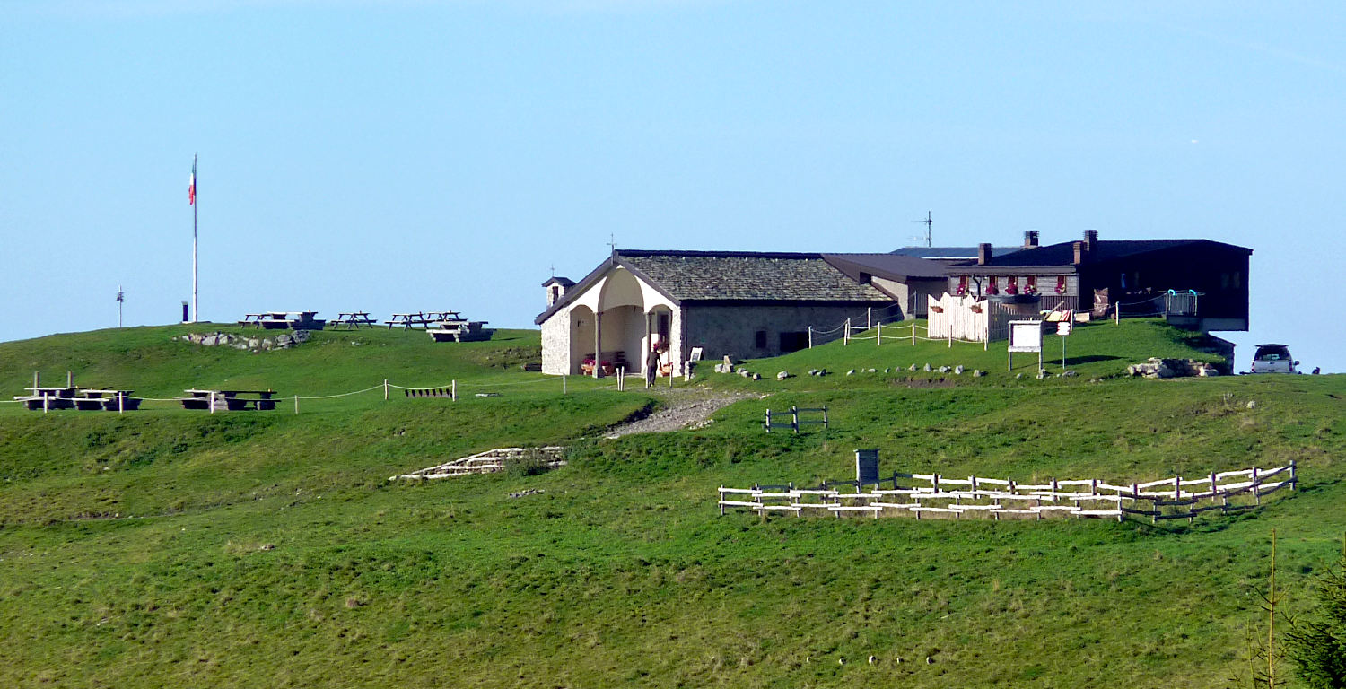 Il rifugio San Fermo alla fine dell'estate.