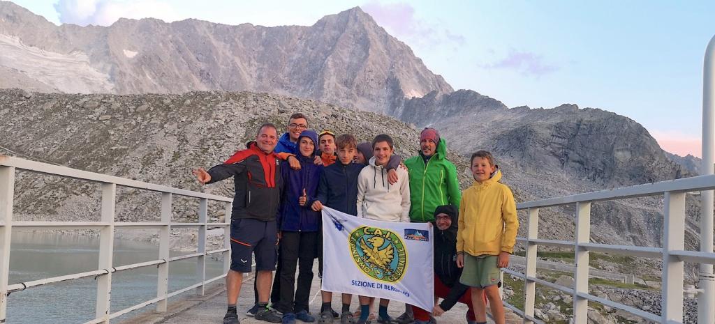 I giovani della spedizione dell'AG di Bergamo al rifugio Garibaldi all'Adamello
