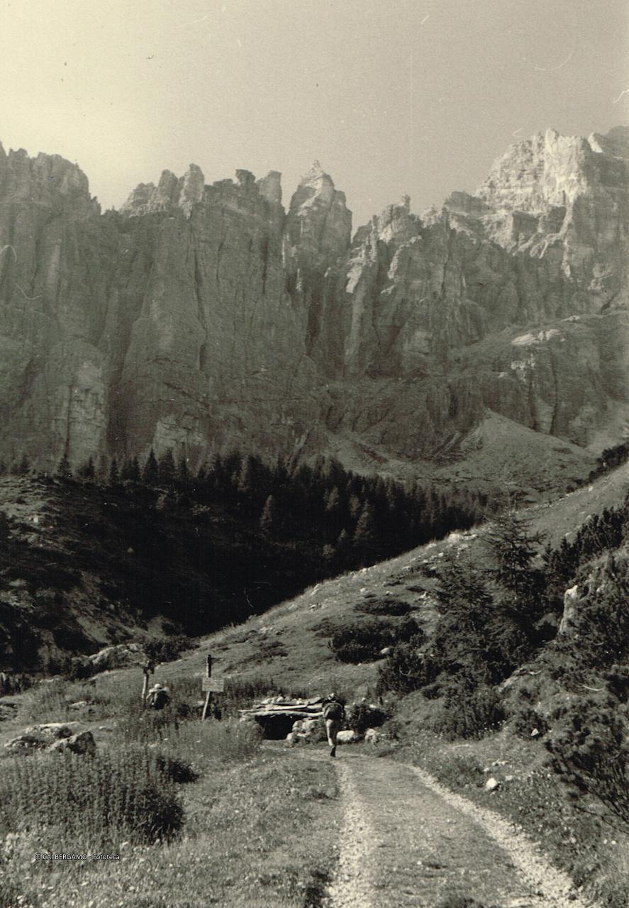 "I Cantoni di Pelsa dal sentiero del Vazzoler"