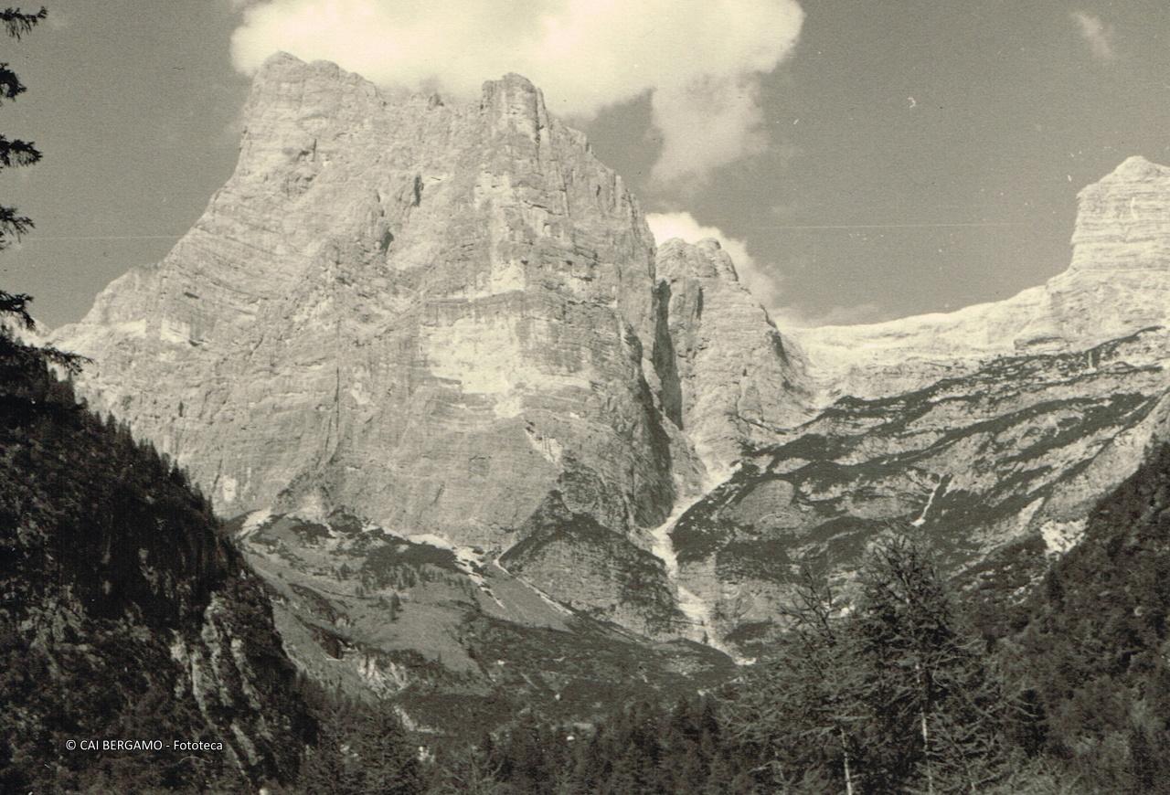 "Cima della Busazza, Torre Trieste e l'ingresso al Van delle Sasse - dalla Val Corpassa"