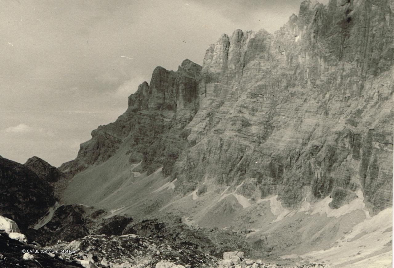 "Il versante N-O del Civetta visto da Sud"