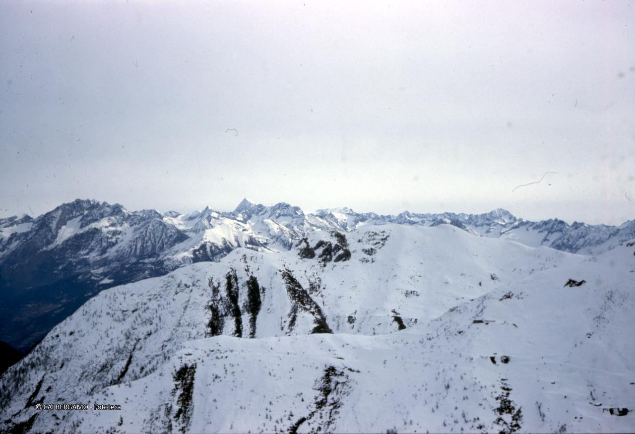 Il gruppo dell'Adamello in lontananza