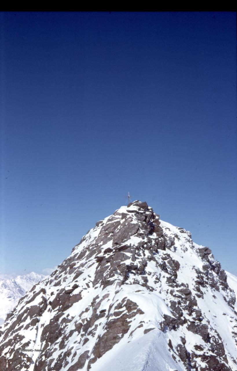 Ultima parte rocciosa con la croce che aspetta …
