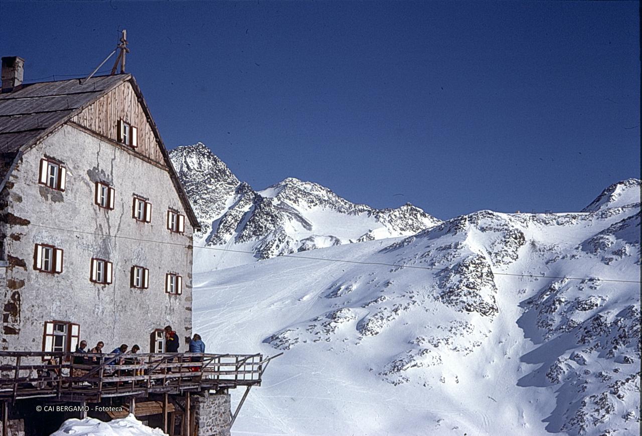 Rifugio Bella Vista (Val Senales) con le Alpi della Ötztal 