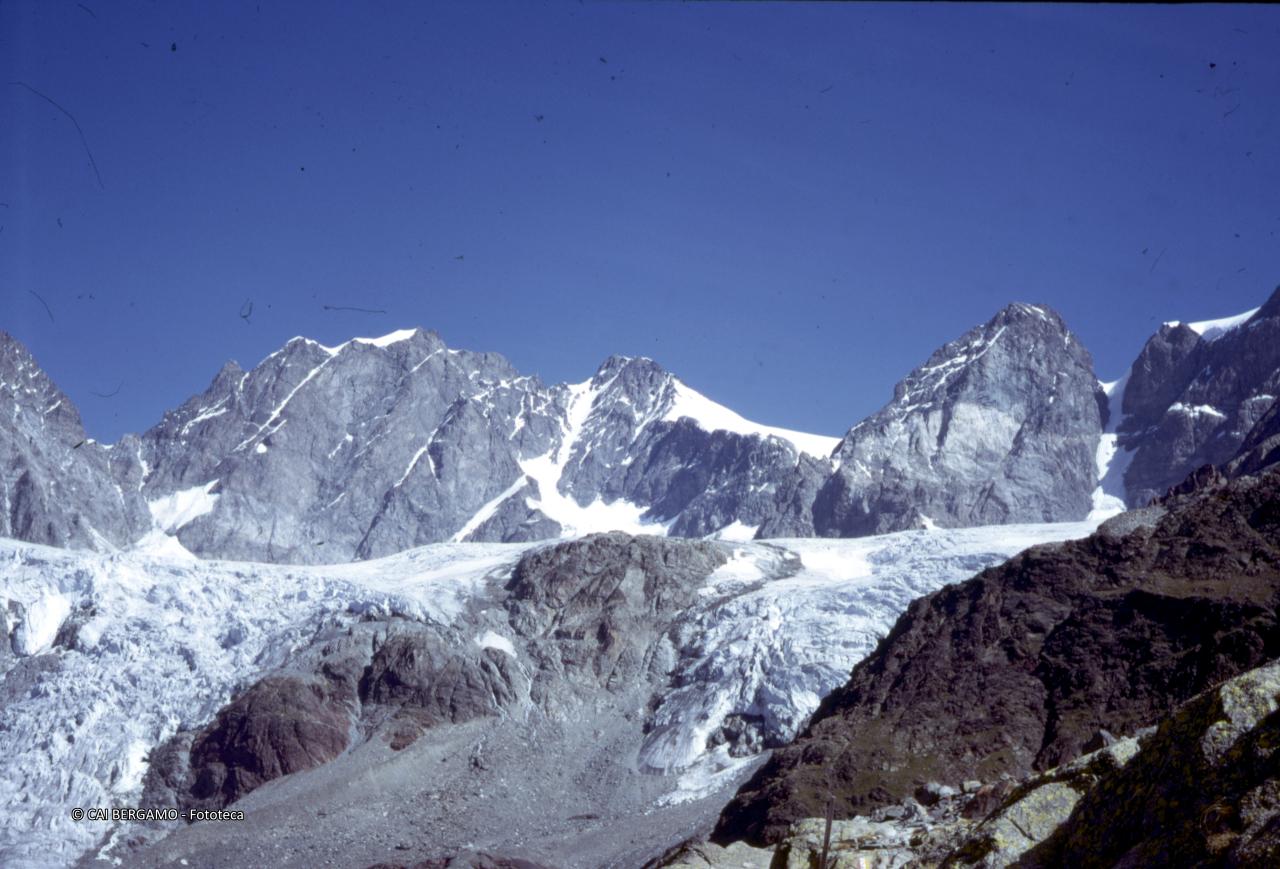Piz Scerscen e punta Perrucchetti e con sottostante chiacciaio dello Scerscen, versante lombardo da Valmalenco