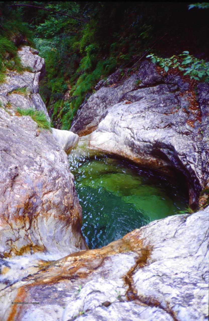 "Marmitta dei Giganti" con acqua smeraldo