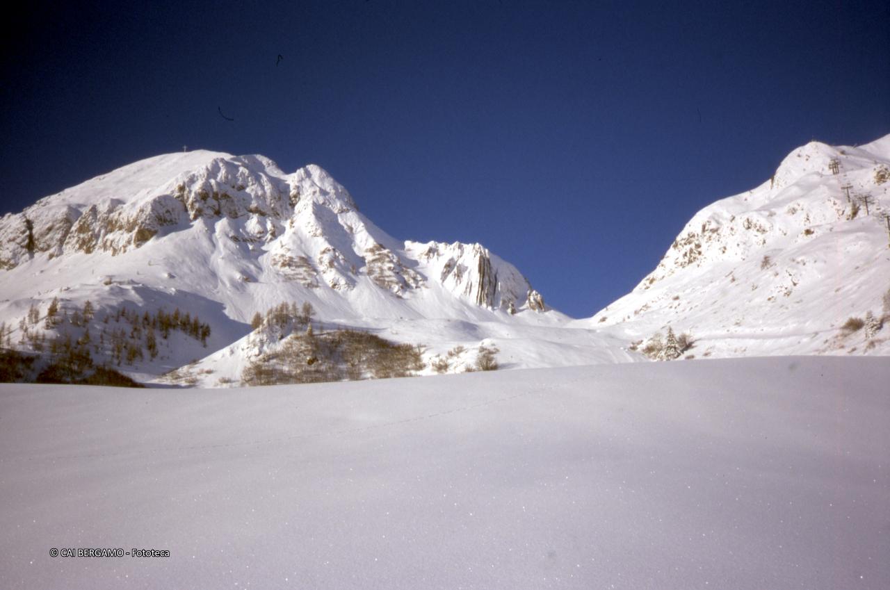 Neve fresca fino al passo San Simone tra il Monte Cavallo e la Cima dei Siltri