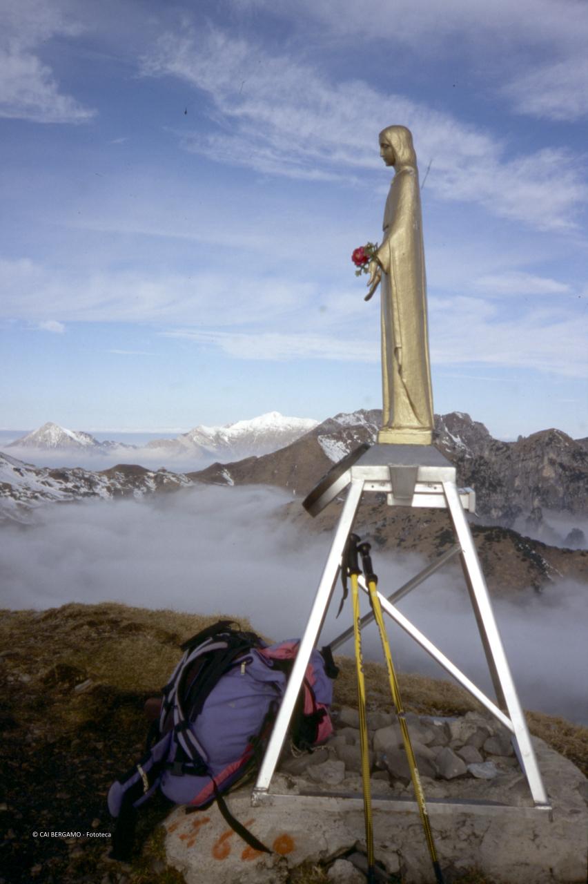 La Madonnina sulla cima del Pizzo Baciamorti
