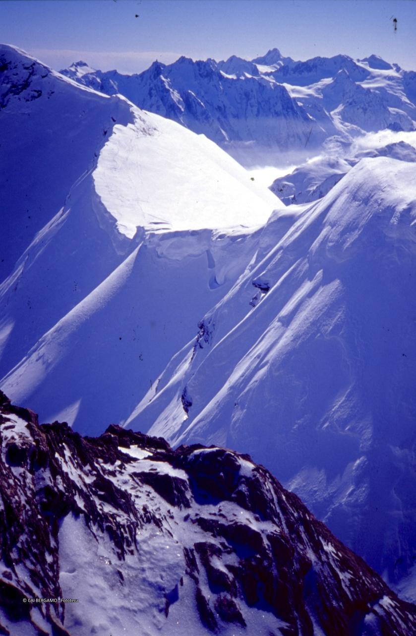 Vista delle pendici del Piz Piot dalla Cima di Lago