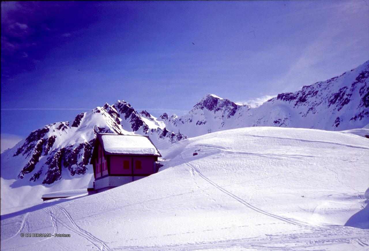 Malga in località All'Acqua in val Bedretto con bellissime cime circostanti