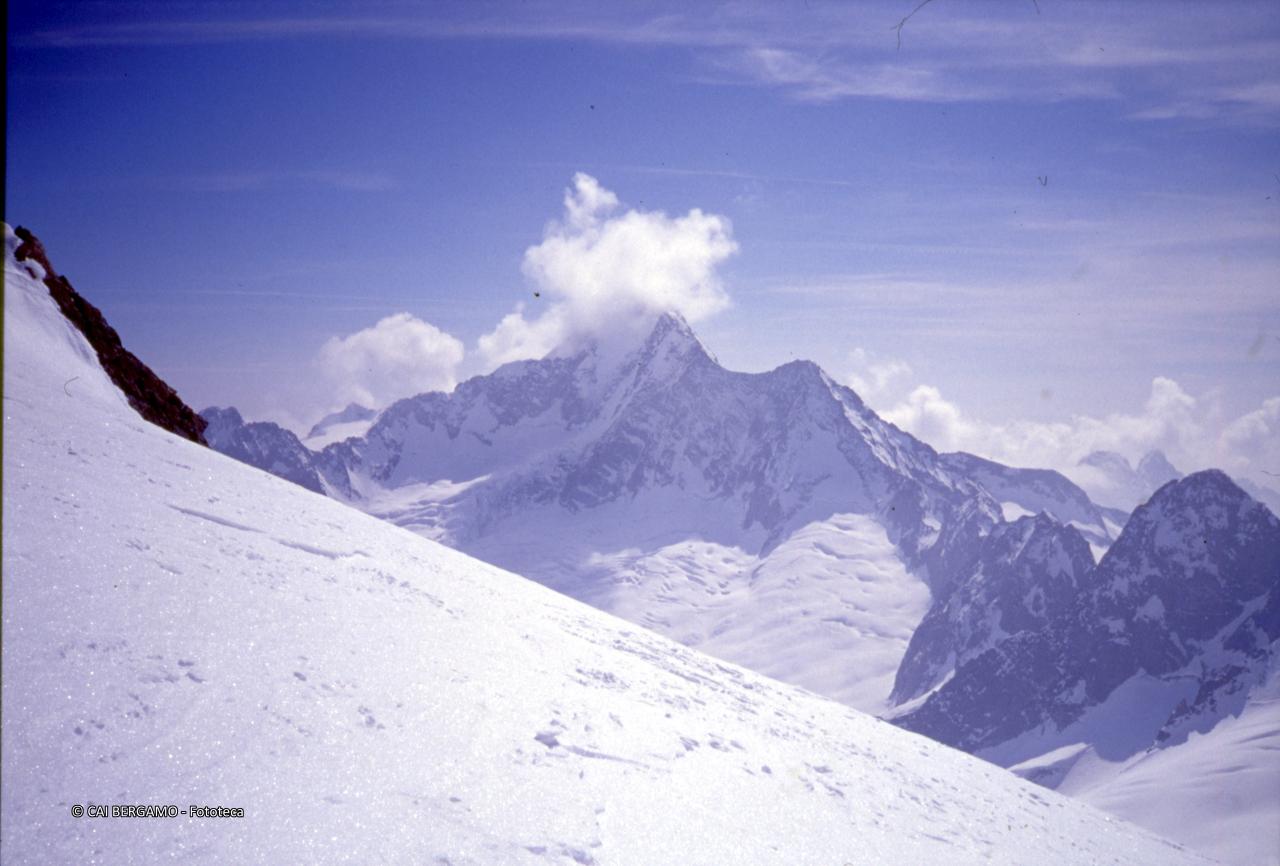 La suggestiva vista sulla parete Nord del Monte Disgrazia
