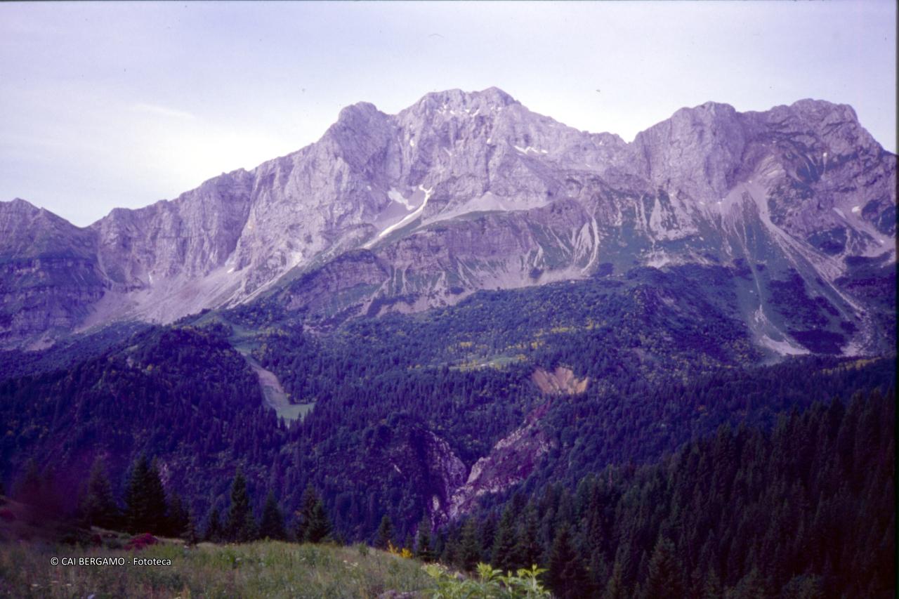 Pizzo Arera visto dall'anticima del Campagano