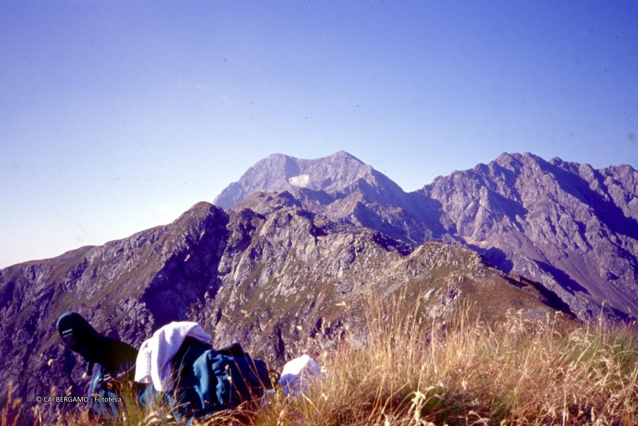Sullo sfondo il Monte Torena e Cime di Coronella