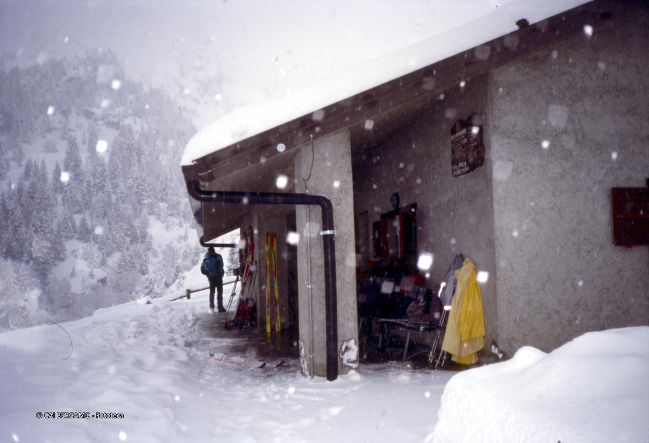 Baita Cassinelli -Rifugio Carlo Medici ai Cassinelli sotto la neve
